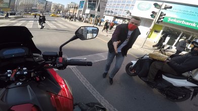 Ahmet Davutoğlu'nun önünü kestim motosikletli Kuryeleri sordum  | Ankara sokakları yine hareketli