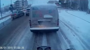 Karlı Buzlu Yolda Motosiklet Kullanmak